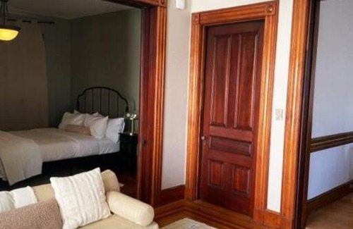 Fair Haven Apartment | The Pearl Garden, New Haven