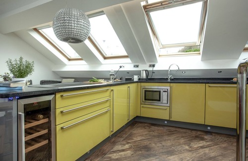 Torcross Apartment | The Penthouse, 15 At The Beach -An apartment that sleeps 6 guests in 3 bedrooms