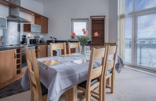 Llanelli Apartment | The Penthouse - 3 Bedroom Apartment - Llanelli
