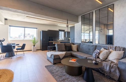 Larnaca Apartment | The Penthouse: 3BR Seaview-Private Pool in Larnaca