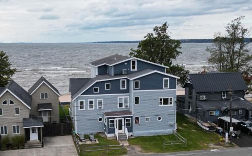 Sylvan Beach House | " The Penthouse" Historic Oneida Lakefront Condo 5