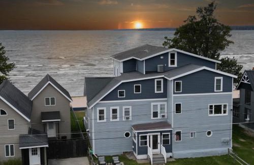 Sylvan Beach House | " The Penthouse" Historic Oneida Lakefront Condo 5