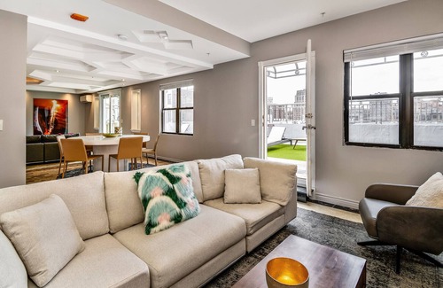 Chinatown Apartment | The Penthouse in the heart of the City with patio/rooftop