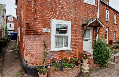 Lympstone House | THE PEPPER POT, pet friendly, character holiday cottage in Lympstone