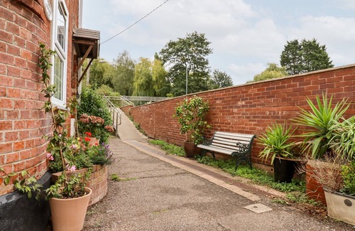 Lympstone House | THE PEPPER POT, pet friendly, character holiday cottage in Lympstone