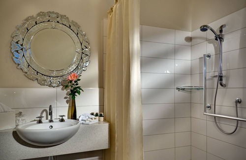 Blenheim Cabin | The Peppertree Luxury Accommodation