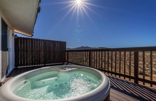 Yucca Valley House | The Perch - Cozy Joshua Tree Retreat + Hot Tub