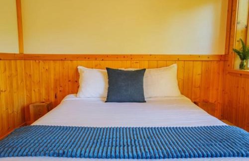 Ucluelet House | The Perch Modern 2 Bed Cabin with Patio and Hot Tub