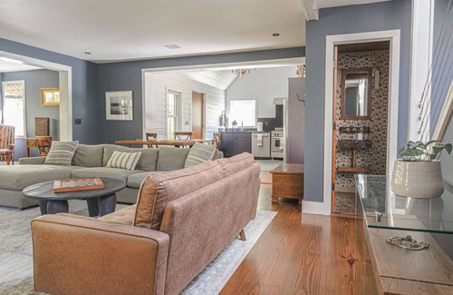 Pond Eddy Apartment | The Perch– Stylish River Retreat Nr Delaware River