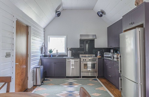 Pond Eddy Apartment | The Perch– Stylish River Retreat Nr Delaware River