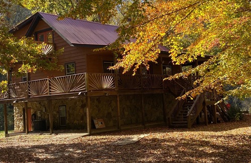 Byrdstown House | The perfect autumn escape fire pit, hiking