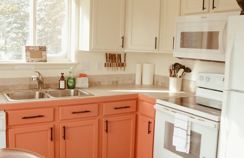 Valley of the Sun House | The Perfect Getaway Cabin- Mt. Views- Wood Stove
