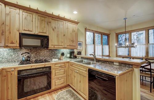 Edwards Apartment | The Perfect Large Family Retreat condo