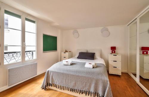 Arsenal Apartment | The Perfect Parisian 2 bdrs flat at Le Marais