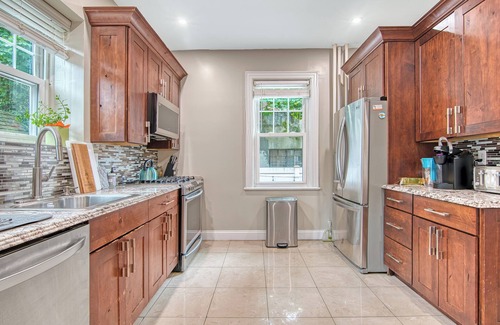 Prospect-Lefferts Gardens Historic District House | The Perfect Place To Stay: King Beds, Outdoor Space, Driveway Parking, Spacious