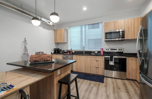 People's Freeway House | The Pilot Haus — Luxe 2BR Townhome w/Rooftop Deck & Garage Near Downtown SLC