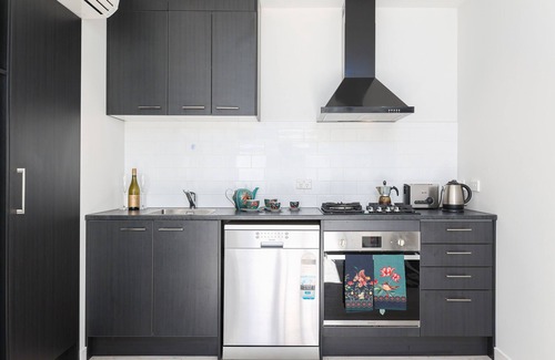 Stepneyville House | The Pilot House - Nelson Waterfront Holiday Home!