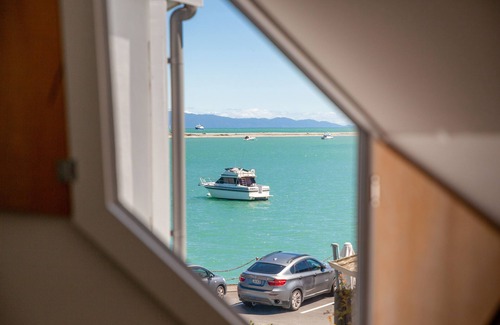Stepneyville House | The Pilot House - Nelson Waterfront Holiday Home!