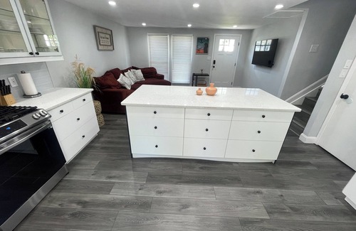 Columbus House | The Pilot's Private Home 4BR/2BA w/Pergola