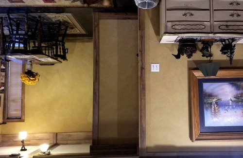Batavia House | The Pinecone Room - Sleeps Up To 4 People!