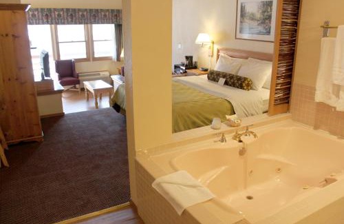 Bass Lake Resort | The Pines Resort & Conference Center
