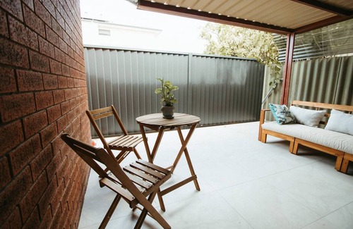 Hamilton Hill House | The Pink Door