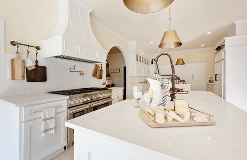 Pflugerville Bed & Breakfast | The Plantation House Boutique Inn