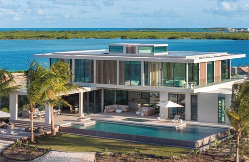 Providenciales Villa | The Point - An architectural jewel on the Grace Bay shoreline