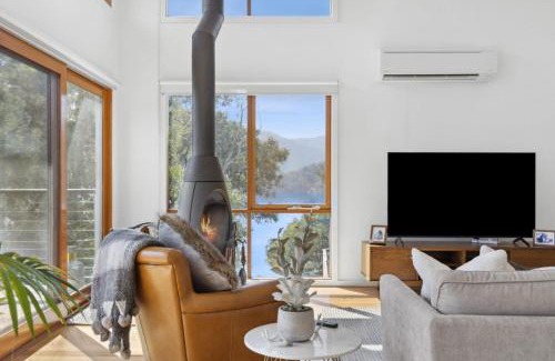 Taylor Bay House | The Point Lakehouse Taylor Bay