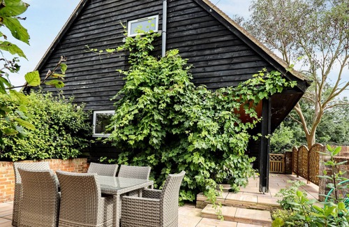 Tea Green Cottage | THE POOL HOUSE, pet friendly, with pool in Whitwell, Hertfordshire