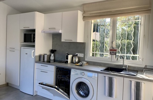 Valbonne Apartment | The Pool House Valbonne, modern bright studio A/C and parking, 5mn from village.