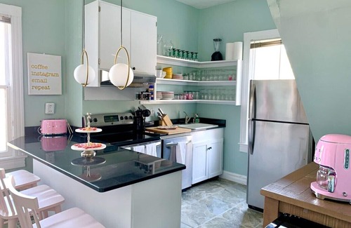 Martha Jefferson House | The Pop Inn - Your Ultimate Getaway