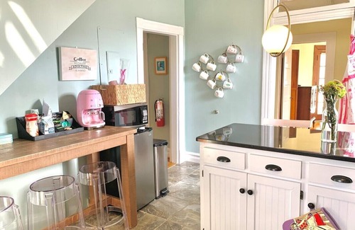 Martha Jefferson House | The Pop Inn - Your Ultimate Getaway