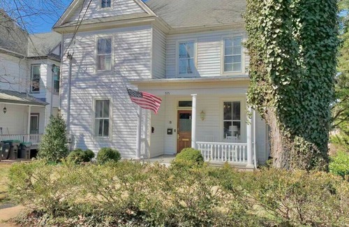 Martha Jefferson House | The Pop Inn - Your Ultimate Getaway