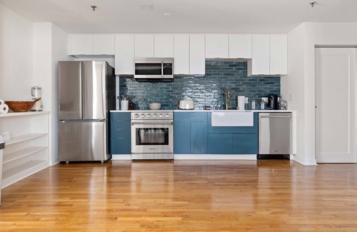 North Downtown Apartment | The Poseidon - Studio apartment attached to Downtown Mall