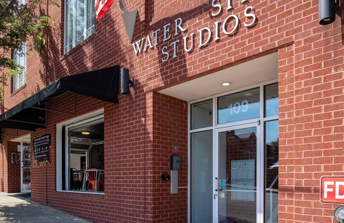 North Downtown Apartment | The Poseidon - Studio apartment attached to Downtown Mall