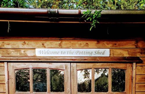 Kilgetty Apartment | The Potting Shed near Tenby, 100" Projector, Four poster bed, On-site HOT TUB access via Spa Pack