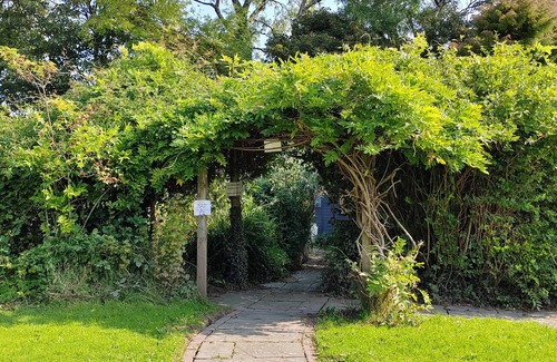 St. Florence House | The Potting Shed nr Tenby: HotTub, 100"Projector, 4PosterBed