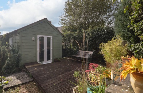 Langport Cottage | THE POTTING SHED, romantic, character holiday cottage in Langport