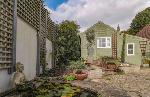 Langport Cottage | THE POTTING SHED, romantic, character holiday cottage in Langport