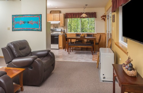 Cooper Landing House | The Price is Right at the Starbright House: Cheery & Quiet Family Home