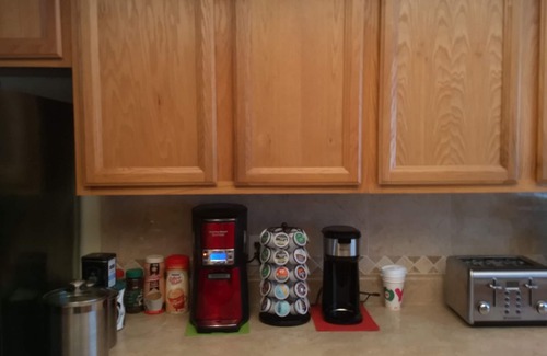 Baywood Village House | THE PRICE IS RIGHT! Monthly Rates! Laundry room Smart TV Deck GRILL No pet fee