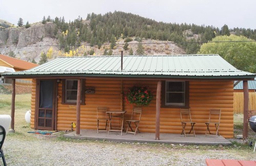 Lake City House | The Primrose Cabin with Mountain Views