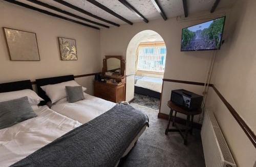 Princetown Bed & Breakfast | The Prince of Wales Inn - Tredegar