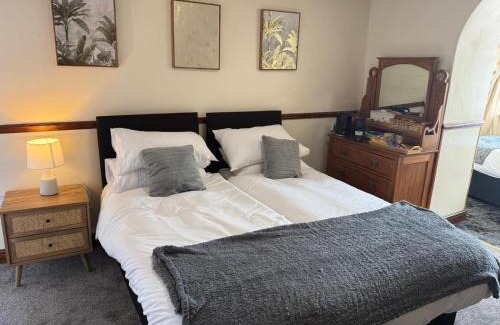 Princetown Bed & Breakfast | The Prince of Wales Inn - Tredegar