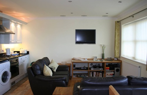 Shanklin Apartment | The Priory - decking, sea views, free wifi + parking