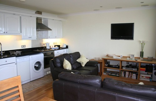 Shanklin Apartment | The Priory - decking, sea views, free wifi + parking
