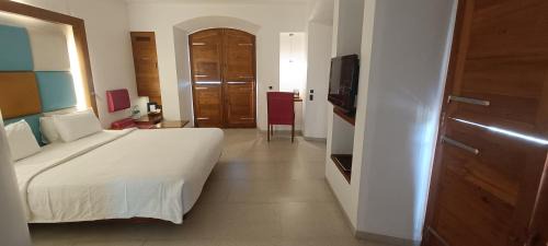 White Town Hotel | The Promenade
