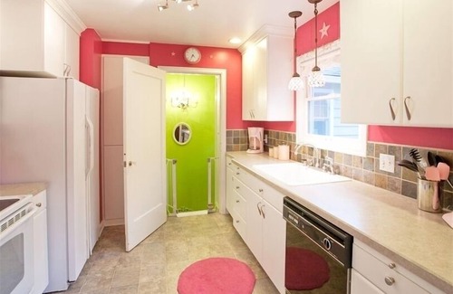 Bridlemile House | The Pumpkin House 3 Miles to Downtown Portland New Hot Tub