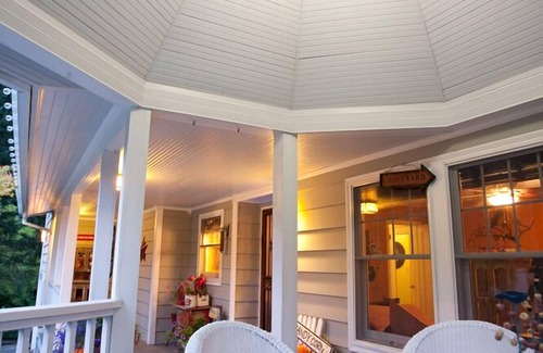 Bridlemile House | The Pumpkin House 3 Miles to Downtown Portland New Hot Tub
